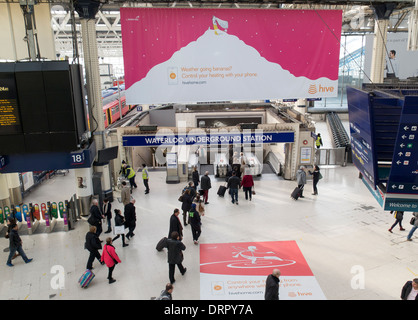 La stazione di Waterloo Londra UK la ferrovia metropolitana di entrata e di uscita Foto Stock