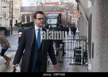 Old Bailey, Londra, Regno Unito. 31 gen 2014. Ex Sunday Mirror & News staff internazionale giornalista Dan Evans, ex News del mondo editor Andy Coulson e News International l' ex-capo della sicurezza di Mark Hanna, arrivano all'Old Bailey per assistere ad un altro giorno presso l'hacking, Old Bailey a Londra. Credito: Lee Thomas/Alamy Live News Foto Stock