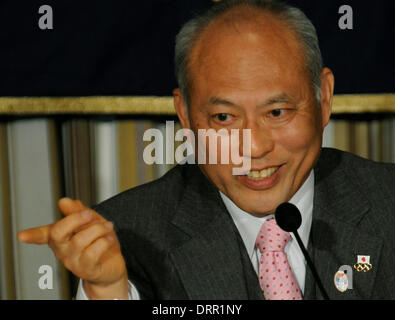 Tokyo, Giappone. 31 gennaio, 2014. Giapponese ex ministro della Sanità e Tokyo candidato guvernatorial Yoichi Masuzoe parla durante una conferenza stampa presso il Foreign Coresspondents' Club del Giappone in Tokyo, Gennaio 31, 2014. Credito: Stinger/Xinhua/Alamy Live News Foto Stock