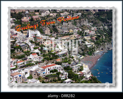 Una vista della città balneare Positanoon la Costiera Amalfitana manipolati in Photioshop in una cartolina Foto Stock