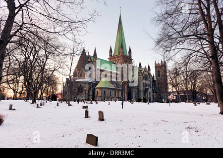 La mattina presto nella neve, la cattedrale Nidaros, città di Trondheim, Cattedrale Norwaynidaros Foto Stock