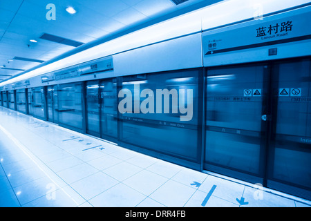 La stazione della metropolitana di Shanghai Foto Stock