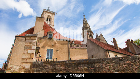 Città storica di Semur en Auxois in Borgogna, Francia. Foto Stock