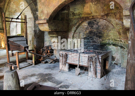 Medieval camino in pietra in Abbazia di Fontenay, Borgogna, Francia. Foto Stock