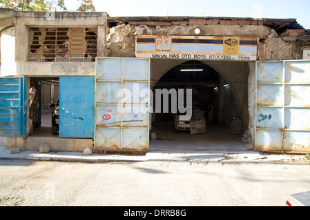 Vecchia auto repair shop in Nicosia, Cipro Foto Stock