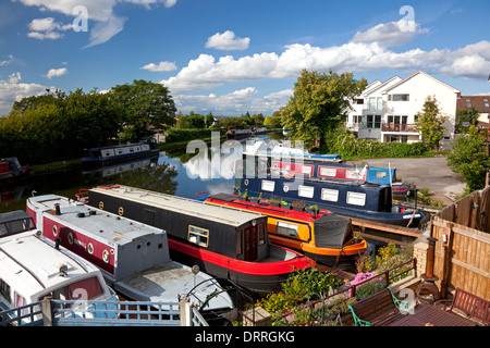 Barche ormeggiate su Bridgewater Canal, Stockton Heath, Cheshire Foto Stock