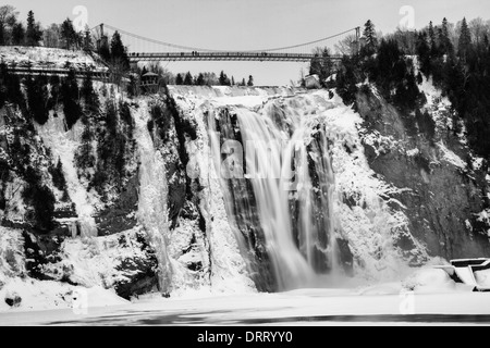 Scivolo Montmorency, Montmorency Falls, Québec, Canada. Convertito in bianco e nero. Foto Stock