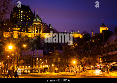 Twilight cade Chateau Frontenac e Place-Royale, Québec, Canada Foto Stock