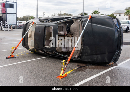 Distribuito portatile puntone automatico sistema di puntoni di supporto auto ribaltata. Foto Stock