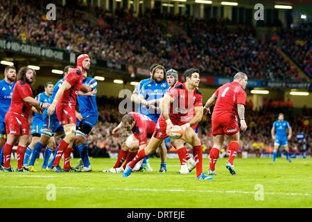 Cardiff, Galles. 01 feb 2014. Il Galles scrum-metà Mike Phillips (Racing Me&#x301;tro) durante Sei Nazioni di gioco tra Galles e Italia dal Millennium Stadium. Credito: Azione Sport Plus/Alamy Live News Foto Stock