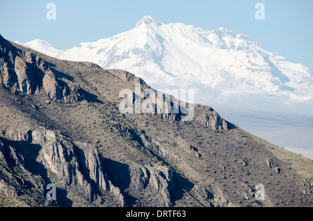 Hualca hualca-vulcano 6025 m. nella valle di Colca. arequipa Perù. Foto Stock