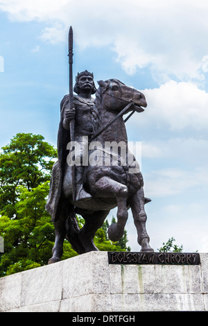 Statua di bronzo di Polonia il primo re Boleslao Chrobry, a Wroclaw. Foto Stock