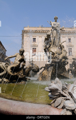 La famosa Fontana di Diana in piazza archimede siracusa, il sito patrimonio mondiale dell'unesco in Sicilia Foto Stock