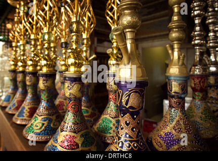 Tubazioni di acqua sulla barra scrivania Foto Stock