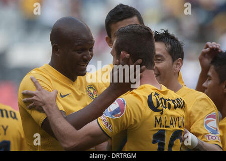 Città del Messico. Il 1° febbraio 2014. America's Miguel Layun (anteriore) celebra dopo rigature durante la partita contro l'Atlante del campionato MX TORNEO DI CHIUSURA 2014, svoltasi in Stadio Azteca di Città del Messico, capitale del Messico il 1 febbraio 2014. Credito: Pedro Mera/Xinhua/Alamy Live News Foto Stock