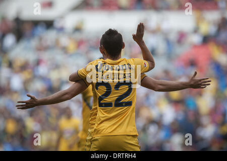Città del Messico. Il 1° febbraio 2014. America i giocatori di celebrare il punteggio durante la partita contro l'Atlante del campionato MX TORNEO DI CHIUSURA 2014, svoltasi in Stadio Azteca a Città del Messico, capitale del Messico il 1 febbraio 2014. Credito: Pedro Mera/Xinhua/Alamy Live News Foto Stock