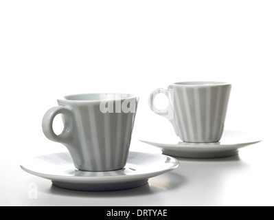Due tazze di caffè sul tavolo bianco Foto Stock