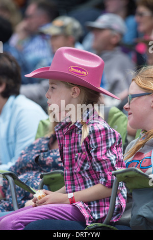 Australiano giovane ragazza che indossa un rosa Stetson Hat - Australia Foto Stock