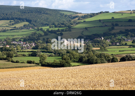 Clun il castello e il borgo di Clun da Cefns e il modo in Shropshire Shropshire Inghilterra Foto Stock