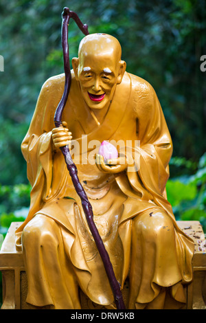 Statua del Buddha presso il Monastero dei Diecimila Buddha a Hong Kong, Cina. Foto Stock