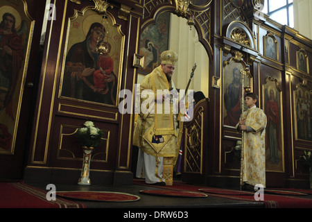 Slovacco Arcivescovo George di Michalovce e Kosice la cerimonia della sua intronizzazione come nuovo Arcivescovo di Praga. Foto Stock