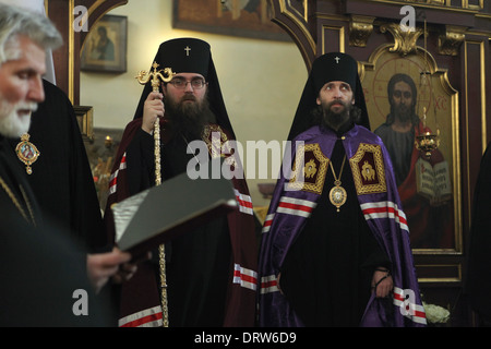 Metropolitan Rastislav e l Arcivescovo Joachim la cerimonia della sua intronizzazione come nuovo Arcivescovo di Praga. Foto Stock