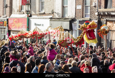 Liverpool, Regno Unito. 2° febbraio 2014. Capodanno cinese hanno avuto luogo in Liverpool Domenica, 2 febbraio 2013. Migliaia rivestite le strade di China town nel centro di Liverpool per contrassegnare l'anno del cavallo. Credito: Christopher Middleton/Alamy Live News Foto Stock