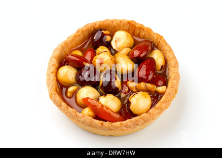 Torta di noci isolati su sfondo bianco Foto Stock