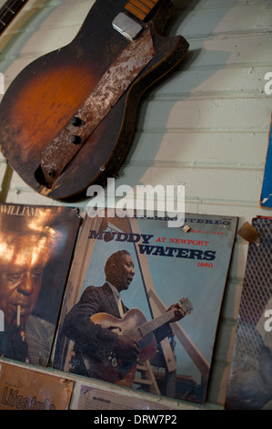 Stati Uniti Mississippi MS Miss Bentonia - Fronte Blu Cafè juke joint sul Blues Trail Muddy Waters coperchio record Foto Stock