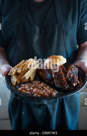 Stati Uniti Mississippi MS Miss Yazoo City Ubon's BBQ barbecue barbeque costolette di maiale cibo meridionale Garry Roark Foto Stock