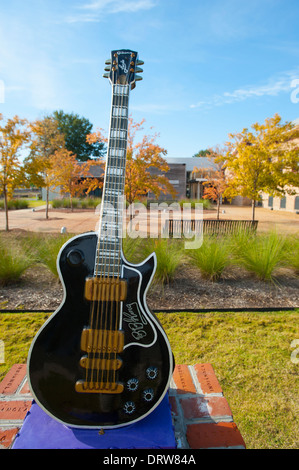 Stati Uniti Mississippi MS Miss Indianola B B King Blues Museo grande musicista esterno della chitarra di grandi dimensioni Foto Stock