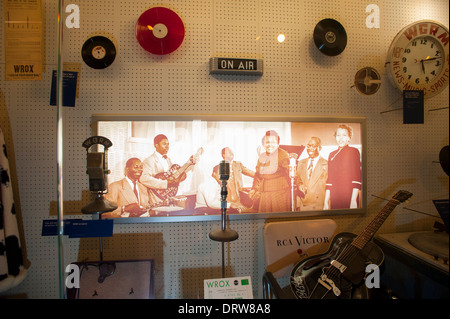 Stati Uniti Mississippi MS Miss Indianola B B King Blues Museo grande musicista display interno di record e microfoni Foto Stock