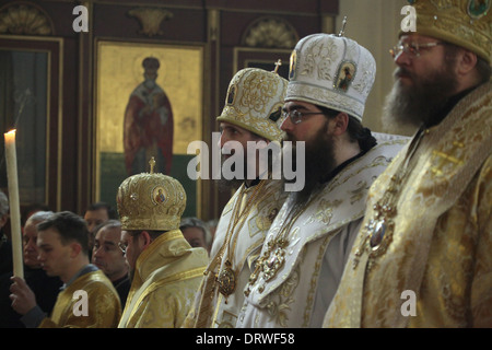 Metropolitan Rastislav e l Arcivescovo Joachim la cerimonia della sua intronizzazione come nuovo Arcivescovo di Praga. Foto Stock