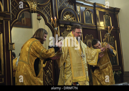 Slovacco Arcivescovo George di Michalovce e Kosice la cerimonia della sua intronizzazione come nuovo Arcivescovo di Praga. Foto Stock