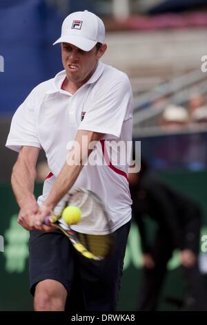 San Diego, California, Stati Uniti d'America. 2° febbraio 2014. San Diego, CA - Febbraio 2nd, 2014 - Sam QUERREY (USA) restituisce la sfera contro Andy Murray (Gran Bretagna) in una Coppa Davis match di tennis tra Stati Uniti e Gran Bretagna tenutosi a Petco Park di San Diego, CA. La Gran Bretagna ha vinto 7-6, 6-7, 6-1, 6-3. Foto di Wally nellâ/ZUMA premere. Credito: Wally nellâ/ZUMAPRESS.com/Alamy Live News Foto Stock