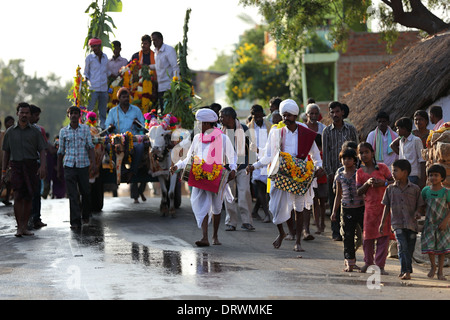 Cerimonia indiana dedicato alla dea Devi - trasporto della statua della dea Devi India del Sud Foto Stock