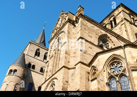 Trier Cattedrale o Duomo di San Pietro (Trierer Dom in Tedesco), la più antica chiesa in Germania. Foto Stock