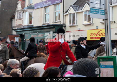 Boxing day Flint e Denbigh Hunt assemblaggio per avviare in Denbigh square North Wales 2013 Foto Stock