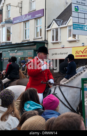 Boxing day Flint e Denbigh Hunt assemblaggio per avviare in Denbigh square North Wales 2013 Foto Stock