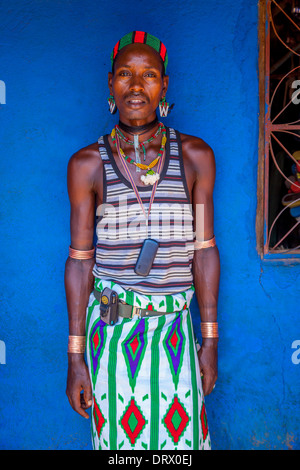 Ritratto di un uomo della tribù Hamer, Dimeka, Valle dell'Omo, Etiopia Foto Stock