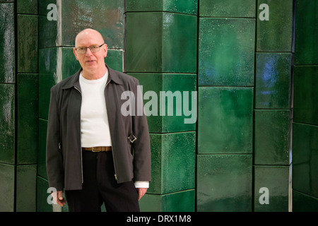 Retrospettiva del Turner Prize Winner Richard Deacon alla Tate Britain, London, England, Regno Unito Foto Stock