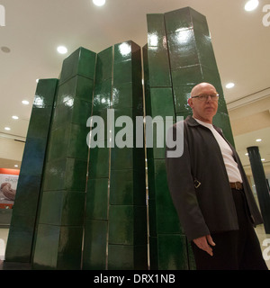 Retrospettiva del Turner Prize Winner Richard Deacon alla Tate Britain, London, England, Regno Unito Foto Stock