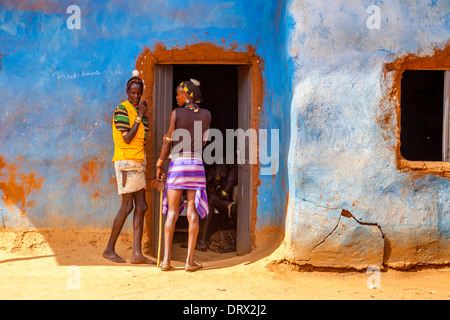 Hamer persone nella città Dimeka, Valle dell'Omo, Etiopia Foto Stock