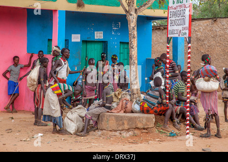 Hamer persone nella città Dimeka, Valle dell'Omo, Etiopia Foto Stock