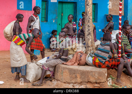 Hamer persone nella città Dimeka, Valle dell'Omo, Etiopia Foto Stock