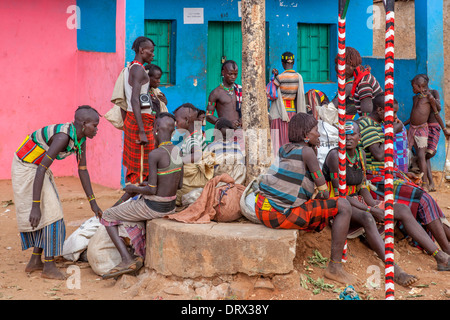 Hamer persone nella città Dimeka, Valle dell'Omo, Etiopia Foto Stock