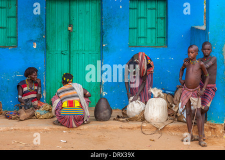 Hamer persone nella città Dimeka, Valle dell'Omo, Etiopia Foto Stock