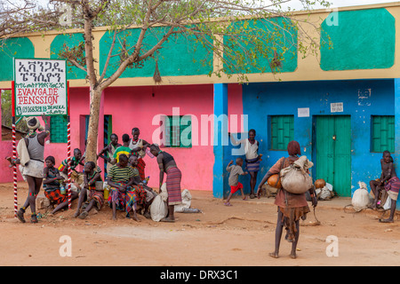 Hamer persone nella città Dimeka, Valle dell'Omo, Etiopia Foto Stock