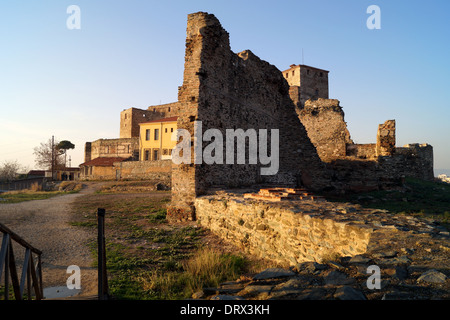 Vista del Heptapyrgion da sud-est..Heptapyrgion è quello bizantino e ottomano era fortezza, Salonicco, Grecia. Foto Stock