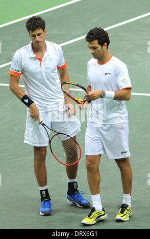 Ostrava, Repubblica Ceca. Il 1° febbraio 2014. Robin Haase, sinistra e Jean-Julien Rojer dai Paesi Bassi durante la loro Coppa Davis primo round dobles match contro Tomas BERDYCH e Radek STEPANEK: risultati nei dalla Repubblica ceca in Ostrava, Repubblica Ceca, sabato, 1 febbraio 2014. © Jaroslav Ozana/CTK foto/Alamy Live News Foto Stock